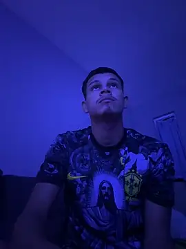 Snapshot of CHARLY-- chatting on 10/31/25, 08:04 CHARLY-- online show from 10/31/25, 08:04