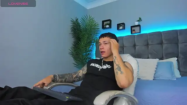 Thomas moon online show from 02/28/26, 01:23