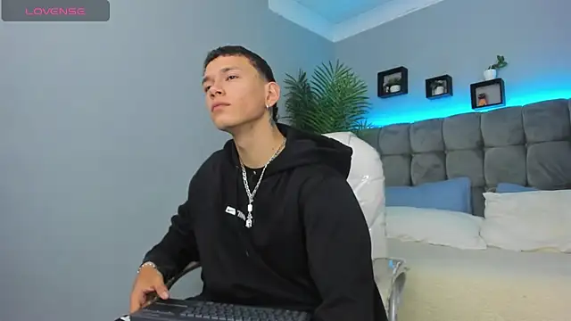 Thomas moon online show from 03/03/26, 01:17