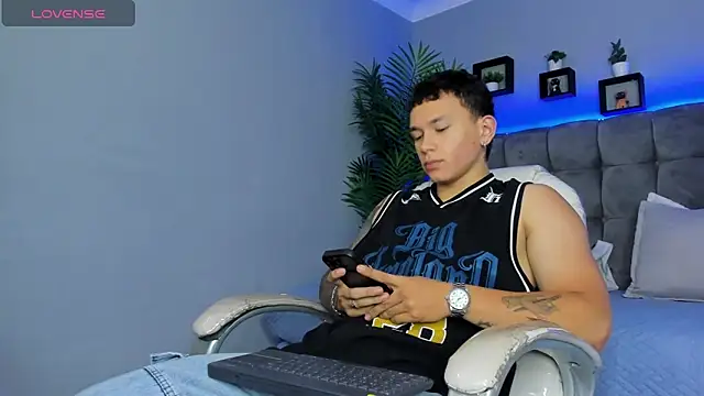 Thomas moon online show from 04/14/26, 01:06