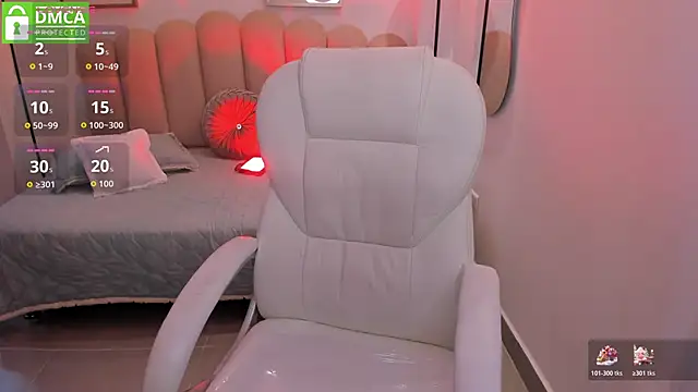 Karliie kloss  online show from 11/28/25, 04:48