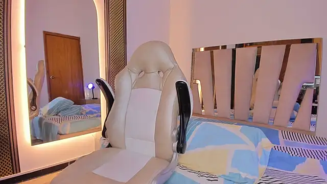 Elowen Clark online show from 01/08/26, 08:11