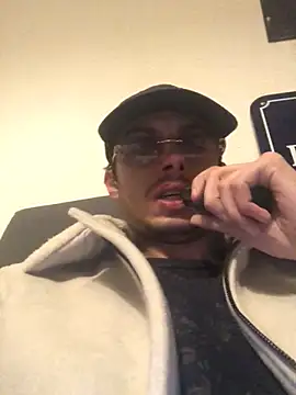 Snapshot of Bandolero51 chatting on 03/04/26, 12:38 Bandolero51 online show from 03/04/26, 12:38