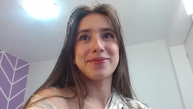 Adhara Kitten online show from 10/15/25, 01:00