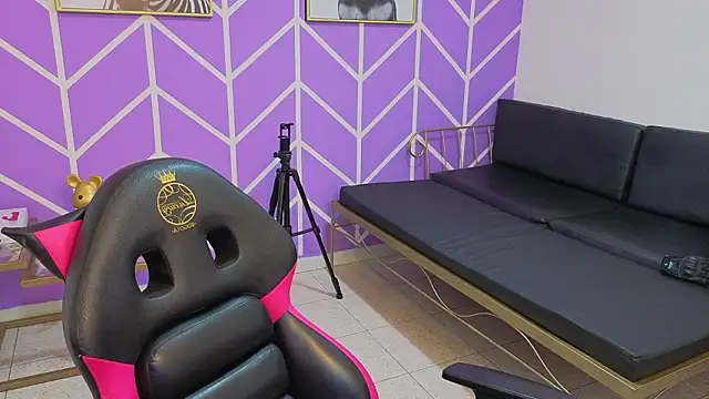 Adhara Kitten online show from 03/07/26, 12:57