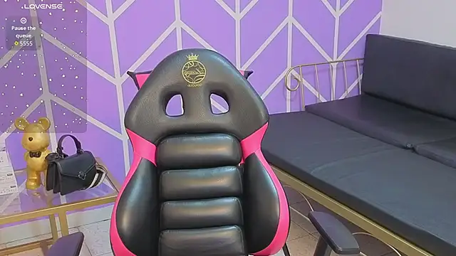 Adhara Kitten online show from 03/11/26, 12:55