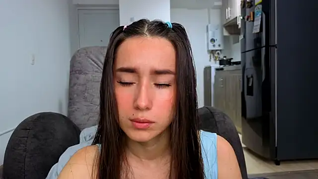 Snapshot of Adhara_Kitten chatting on 05/20/26, 01:39 Adhara Kitten online show from 05/20/26, 01:39