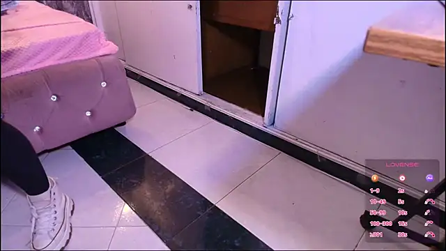 Terraelowen online show from 10/26/25, 11:38