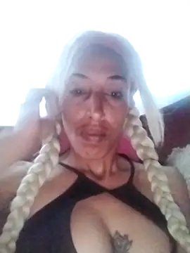 Snapshot of catrina_love chatting on 09/22/25, 10:23 catrina love online show from 09/22/25, 10:23