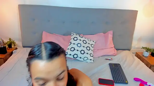 Snapshot of Luna_Claire chatting on 10/12/25, 12:37 Luna Claire online show from 10/12/25, 12:37