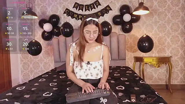 Snapshot of angeles_azul chatting on 04/22/26, 05:58 angeles azul online show from 04/22/26, 05:58