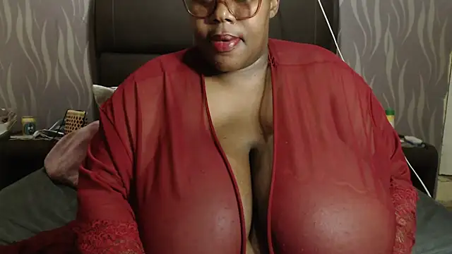 Snapshot of BoobsQueen46K chatting on 10/31/25, 06:42 BoobsQueen46K online show from 10/31/25, 06:42