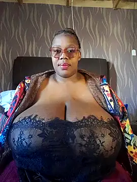 Snapshot of BoobsQueen46K chatting on 06/05/26, 12:00 BoobsQueen46K online show from 06/05/26, 12:00