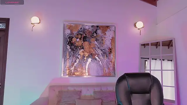 Snapshot of MiaLaurence chatting on 06/19/26, 06:34 MiaLaurence online show from 06/19/26, 06:34
