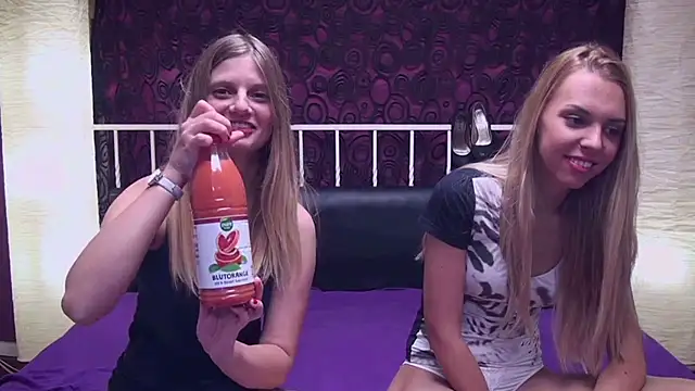 BlondeWitches online show from 03/22/25, 04:24