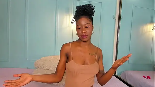 Snapshot of MichellePose chatting on 11/13/25, 12:37 MichellePose online show from 11/13/25, 12:37