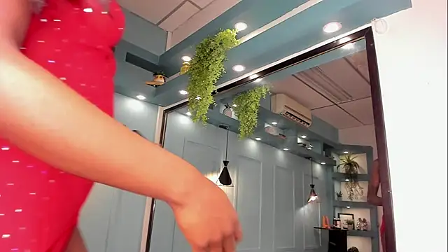 Snapshot of MichellePose chatting on 12/17/25, 12:44 MichellePose online show from 12/17/25, 12:44