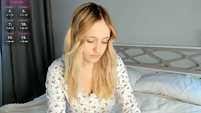 Julliakoill online show from 10/12/25, 09:08