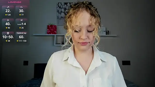 Julliakoill online show from 12/14/25, 08:41