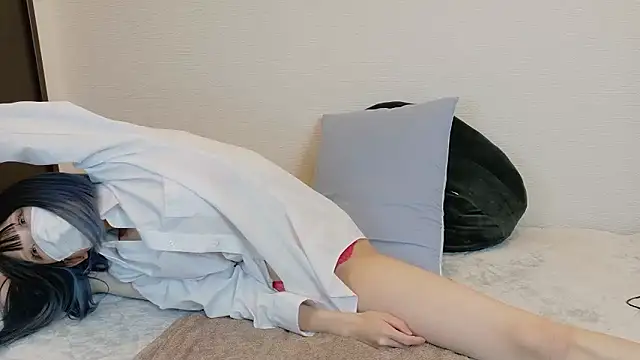 sarina at online show from 11/22/25, 07:29