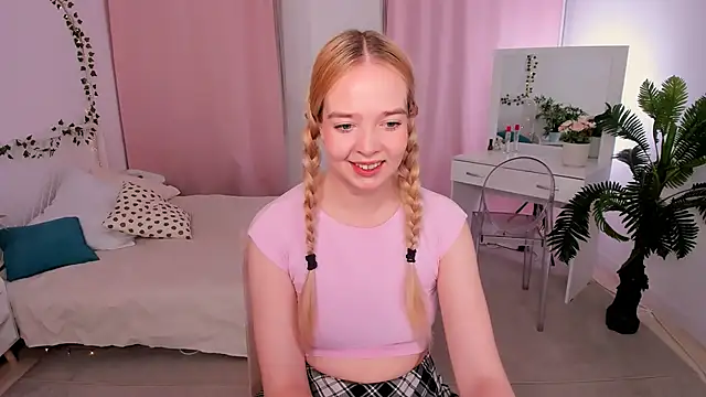 BellaMontgomery online show from 10/10/25, 09:25