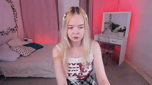 BellaMontgomery online show from 10/13/25, 09:48