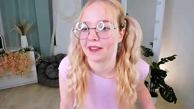 BellaMontgomery online show from 11/05/25, 10:21