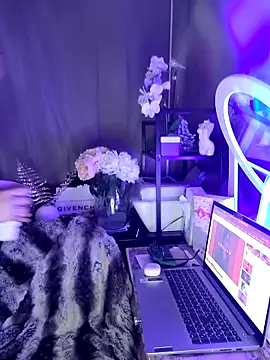 Snapshot of iamlalamilano chatting on 02/18/26, 01:18 iamlalamilano online show from 02/18/26, 01:18