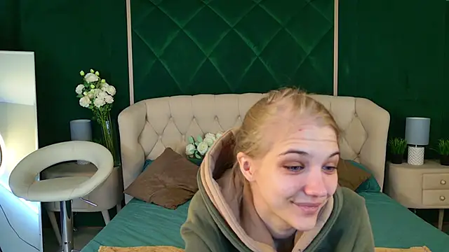 4example Chloe online show from 04/07/26, 05:30