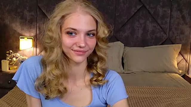 4example Chloe online show from 04/18/26, 05:44