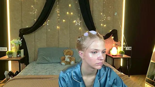 4example Chloe online show from 05/17/26, 05:27
