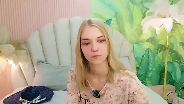 Snapshot of 4example_Chloe chatting on 06/21/26, 05:32 4example Chloe online show from 06/21/26, 05:32