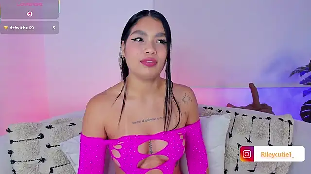 Cutie Riley online show from 11/16/25, 02:33