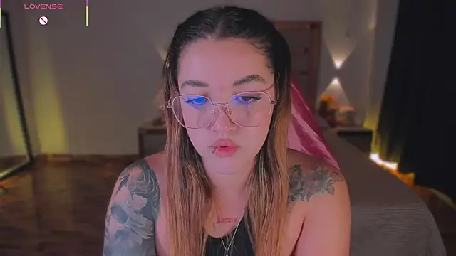 lunaarose online show from 12/16/25, 04:17