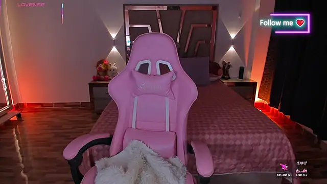 lunaarose online show from 04/18/26, 07:12