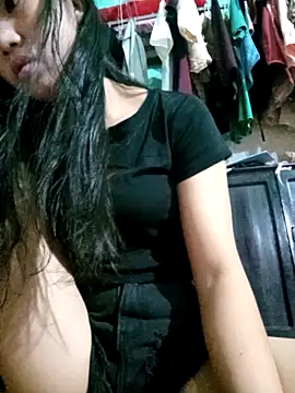 Snapshot of Adsatoh chatting on 10/22/25, 05:19 Adsatoh online show from 10/22/25, 05:19