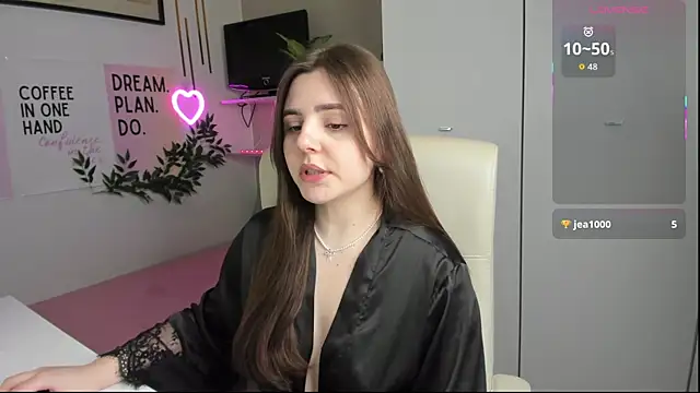Snapshot of LiaWoow chatting on 09/13/25, 06:46 LiaWoow online show from 09/13/25, 06:46