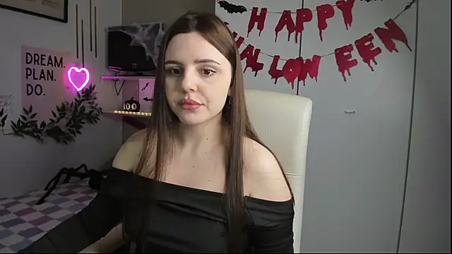 LiaWoow online show from 10/27/25, 07:56