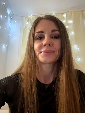 LucieMack online show from 10/16/25, 07:15