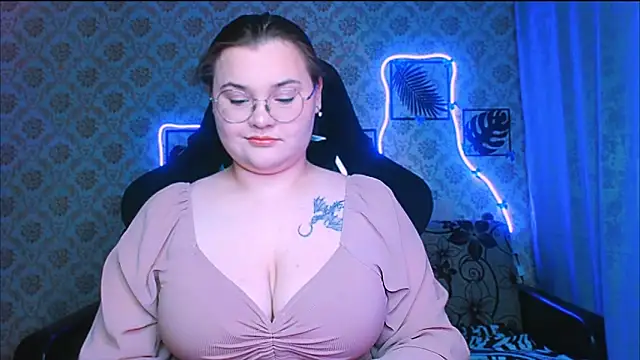 Snapshot of InLoveWithLife26 chatting on 02/07/26, 08:12 InLoveWithLife26 online show from 02/07/26, 08:12