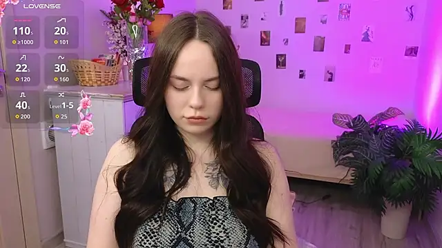 Alice Moondark online show from 02/03/26, 07:19