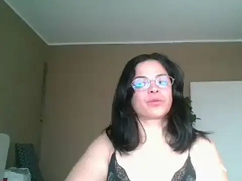 Snapshot of ITALIANASISIXX chatting on 04/15/26, 07:15 ITALIANASISIXX online show from 04/15/26, 07:15