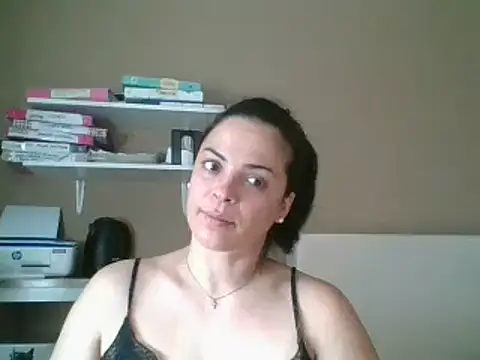 Snapshot of ITALIANASISIXX chatting on 05/27/26, 06:32 ITALIANASISIXX online show from 05/27/26, 06:32