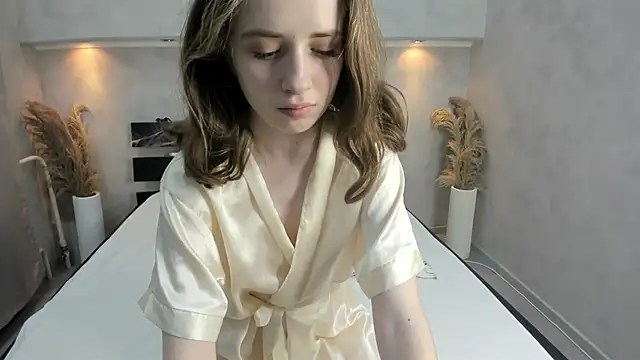 Camilla Kelly online show from 10/30/25, 01:29