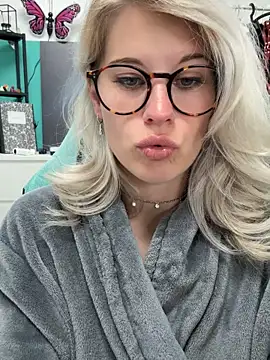 Snapshot of TheRealJessyLey chatting on 06/12/26, 07:29 TheRealJessyLey online show from 06/12/26, 07:29