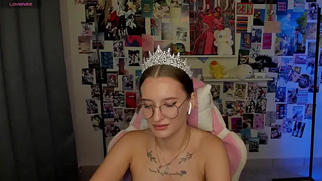 Maryyy May online show from 09/18/25, 04:53