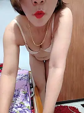 Snapshot of Rosalind_xxx chatting on 04/22/26, 10:44 Rosalind xxx online show from 04/22/26, 10:44