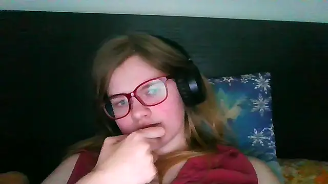 Moonolighta online show from 10/08/25, 02:04