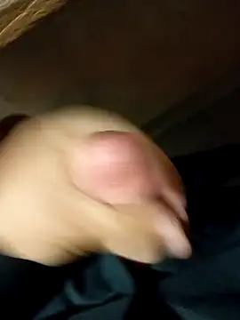 Snapshot of Yona-67 chatting on 11/23/25, 01:05 Yona-67 online show from 11/23/25, 01:05