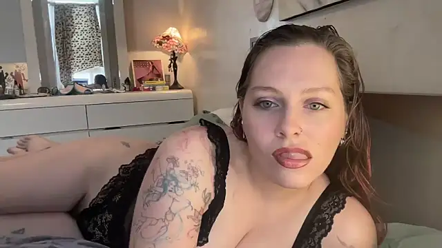 strawberrylemonadexoxo online show from 10/29/25, 07:04